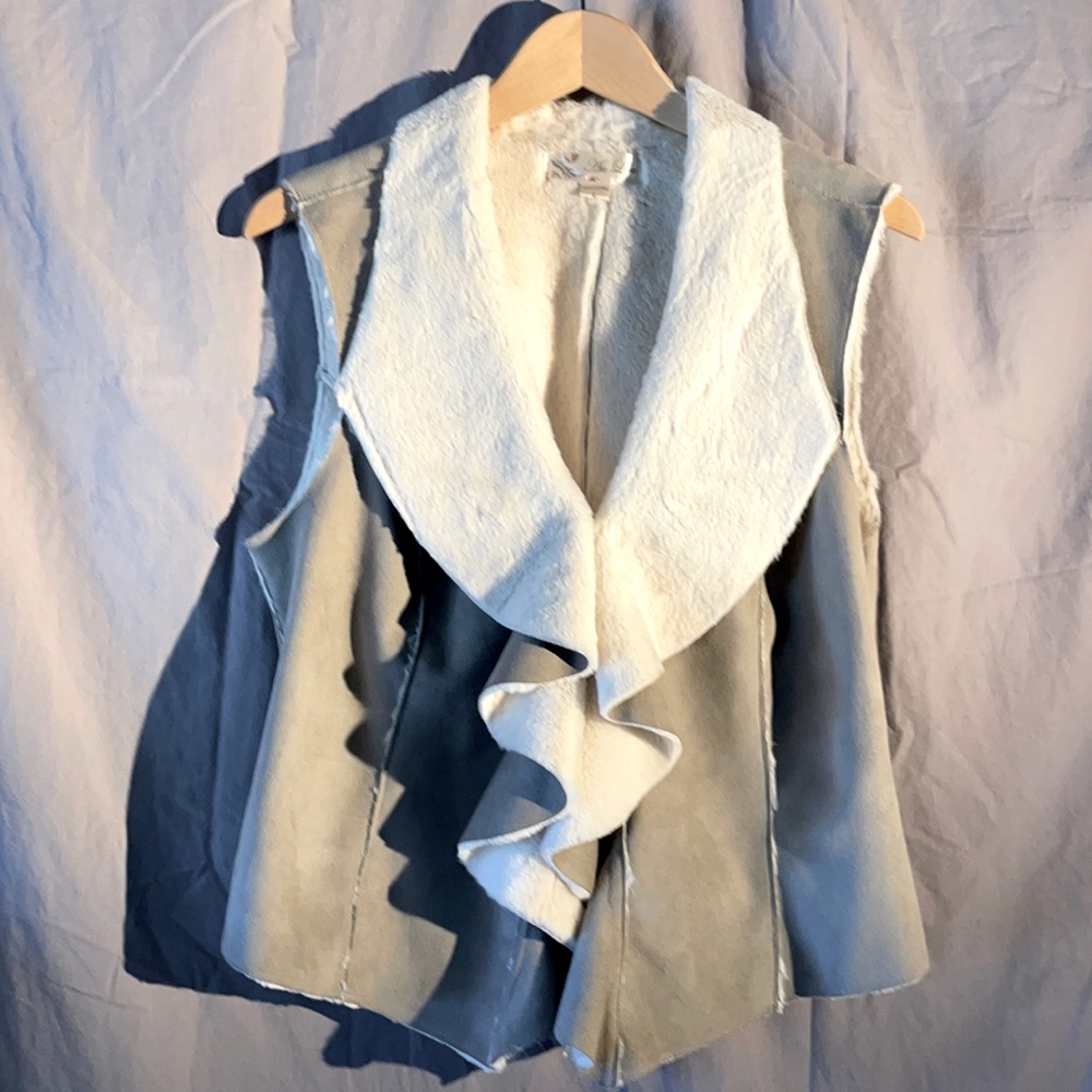 Au Lieu Women’s Faux Fur/suede Vest, cream/gray, size L